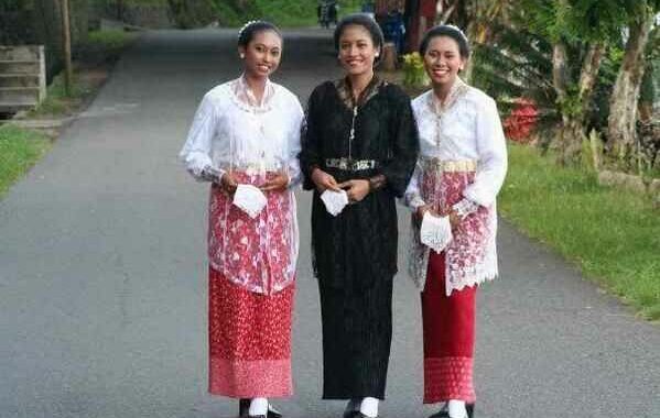 Gambar pakaian adat nona rok khas Maluku