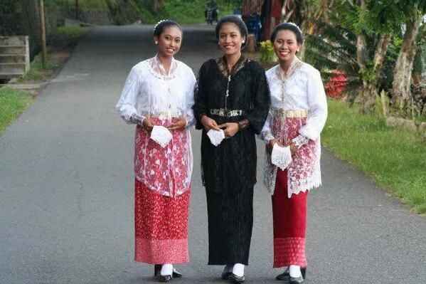 Jenis Jenis Pakaian Adat Maluku dan Gambarnya